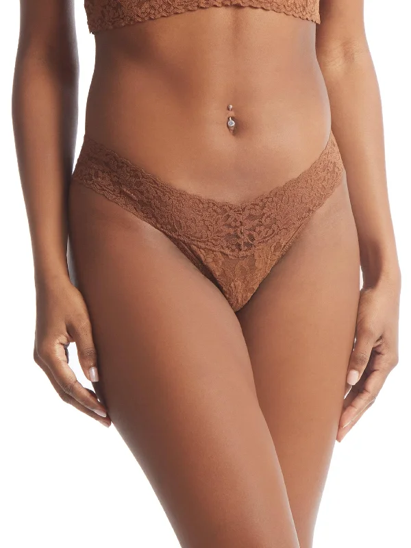 Signature Lace Low Rise Thong Macchiato Brown